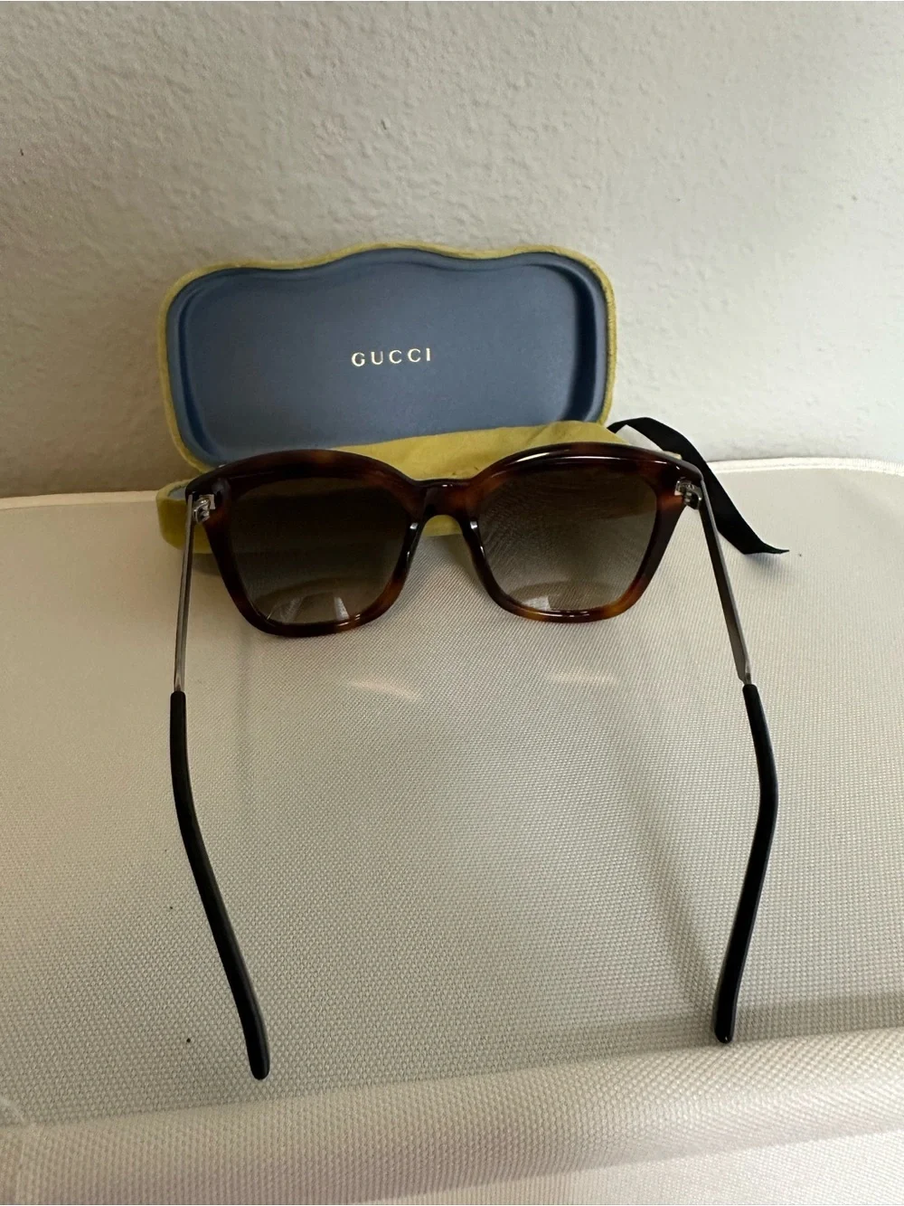 Gucci women’s Tortoiseshell Brown Sunglasses with Dark Lenses